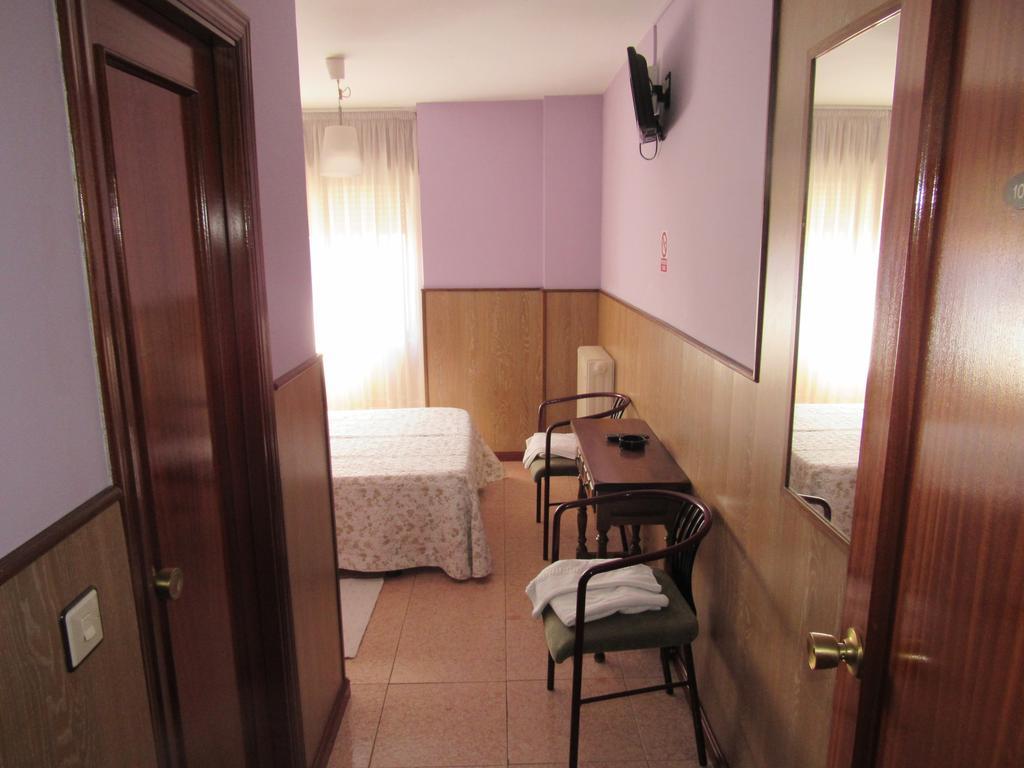Hostal Restaurante El Abuelo Trobajo Del Camino Exteriér fotografie