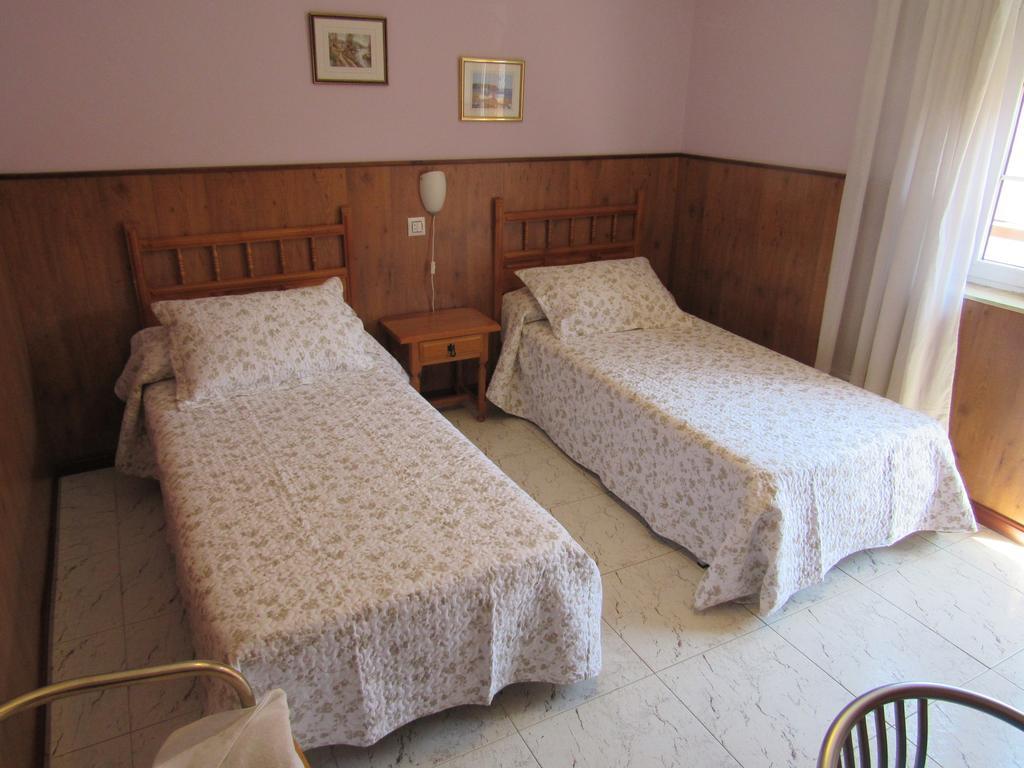 Hostal Restaurante El Abuelo Trobajo Del Camino Exteriér fotografie