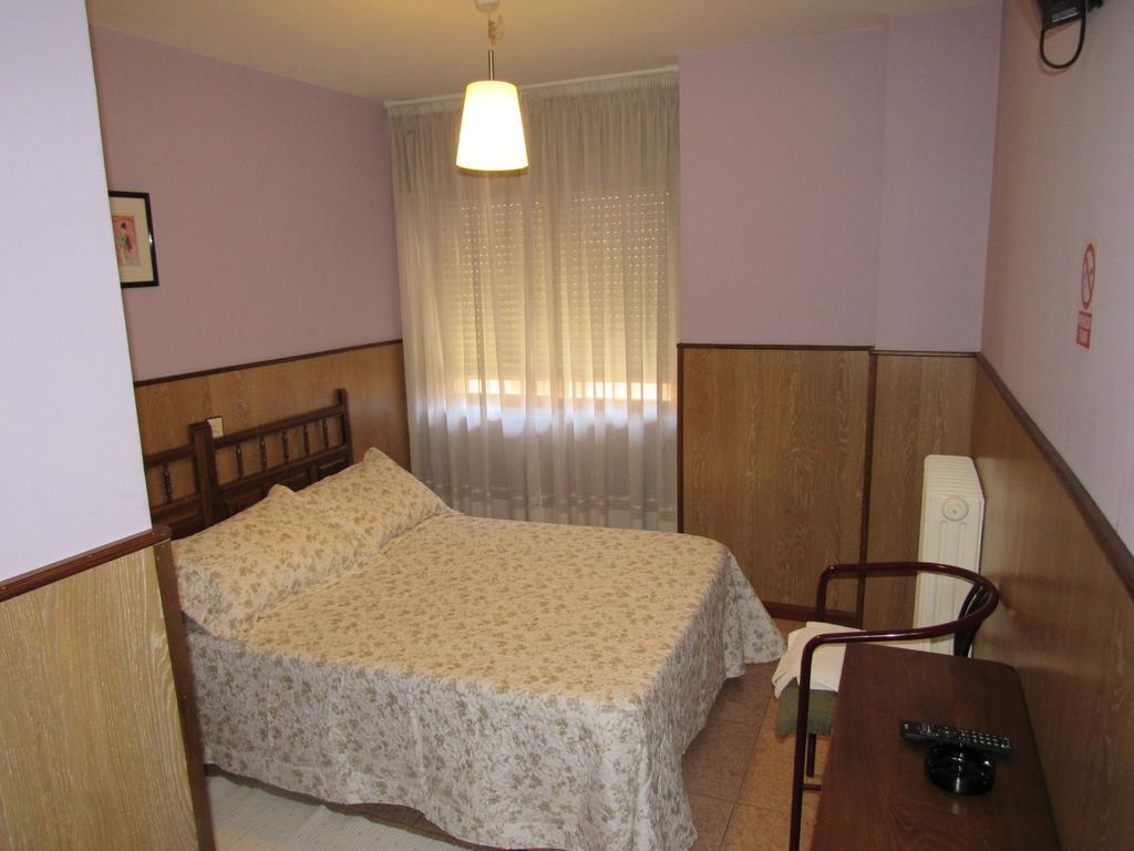 Hostal Restaurante El Abuelo Trobajo Del Camino Exteriér fotografie
