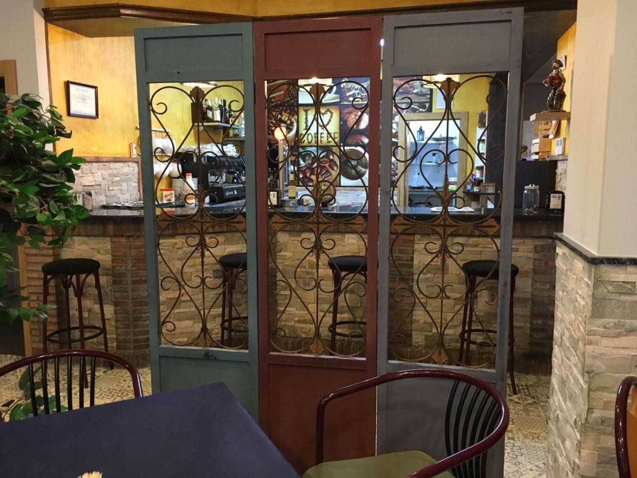 Hostal Restaurante El Abuelo Trobajo Del Camino Exteriér fotografie