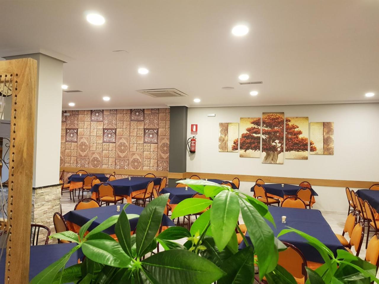Hostal Restaurante El Abuelo Trobajo Del Camino Exteriér fotografie